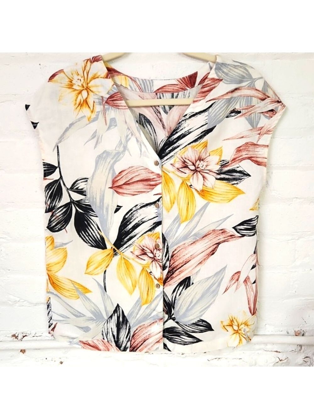 C & C Linen Sleeveless Floral Top Small - Picture 4 of 5